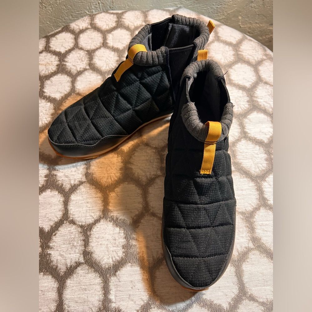 Teva ReEmber Mid Boot Black Yellow Quilted Boots 8 slip on gorpcore